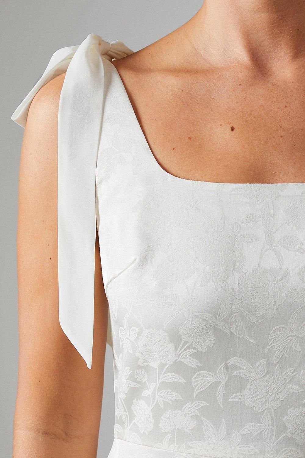 Oasis Oasis by Coast Square Neck Chiffon Tie Shoulder Satin Jacquard Bridesmaid Dress Champagne image 5