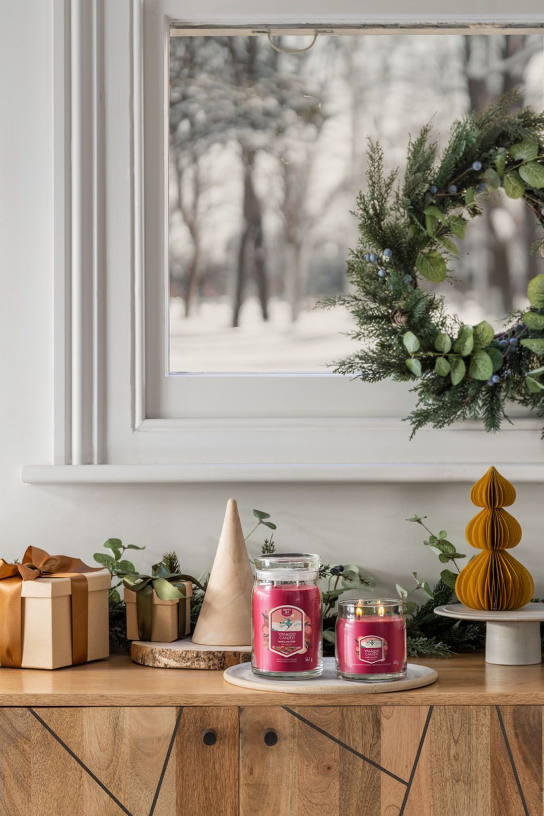 Yankee Candle Signature Medium Jar Santa On Skis Multi image 2