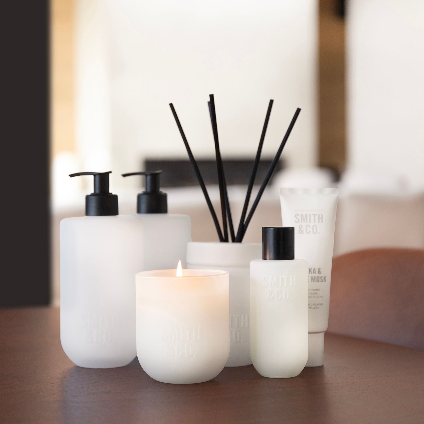 The Aromatherapy Company Smith & Co 250g Candle - Tonka & White Musk image 7