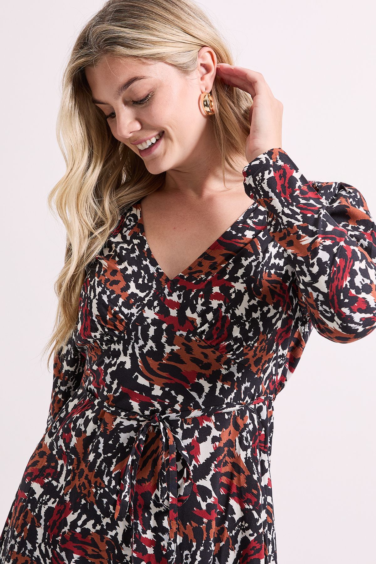 Dorothy Perkins Shirred Shoulder Empire Long Sleeve Mini Dress Animal image 3