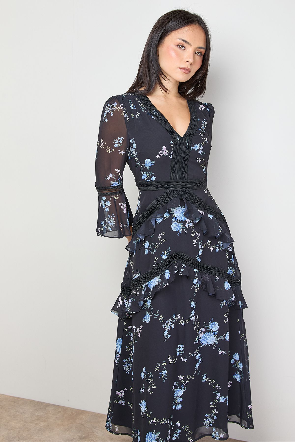 Oasis Petite Printed Lace Trim Detail Flare Sleeve Chiffon Midi Dress Floral image 4