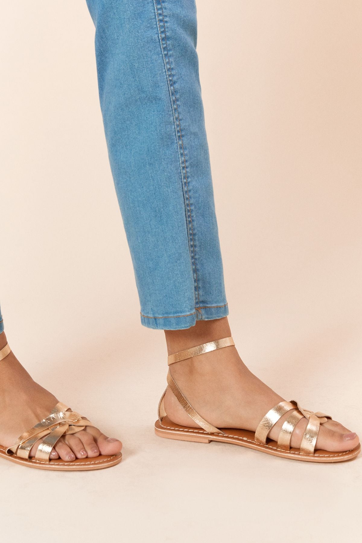 Dorothy Perkins Wide Fit Jaleesa Real Leather Woven Flat Sandals Gold image 4