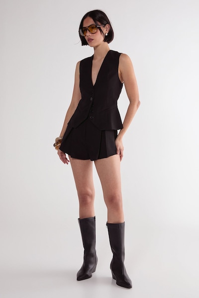 NastyGal Tailored Pleated Front Shorts Black