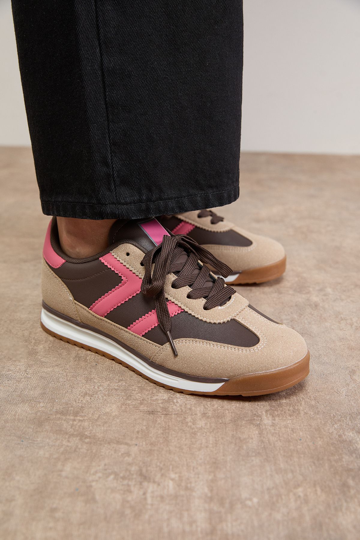 Oasis Ingrid Mixed Material Lace Up Trainers Brown image 4