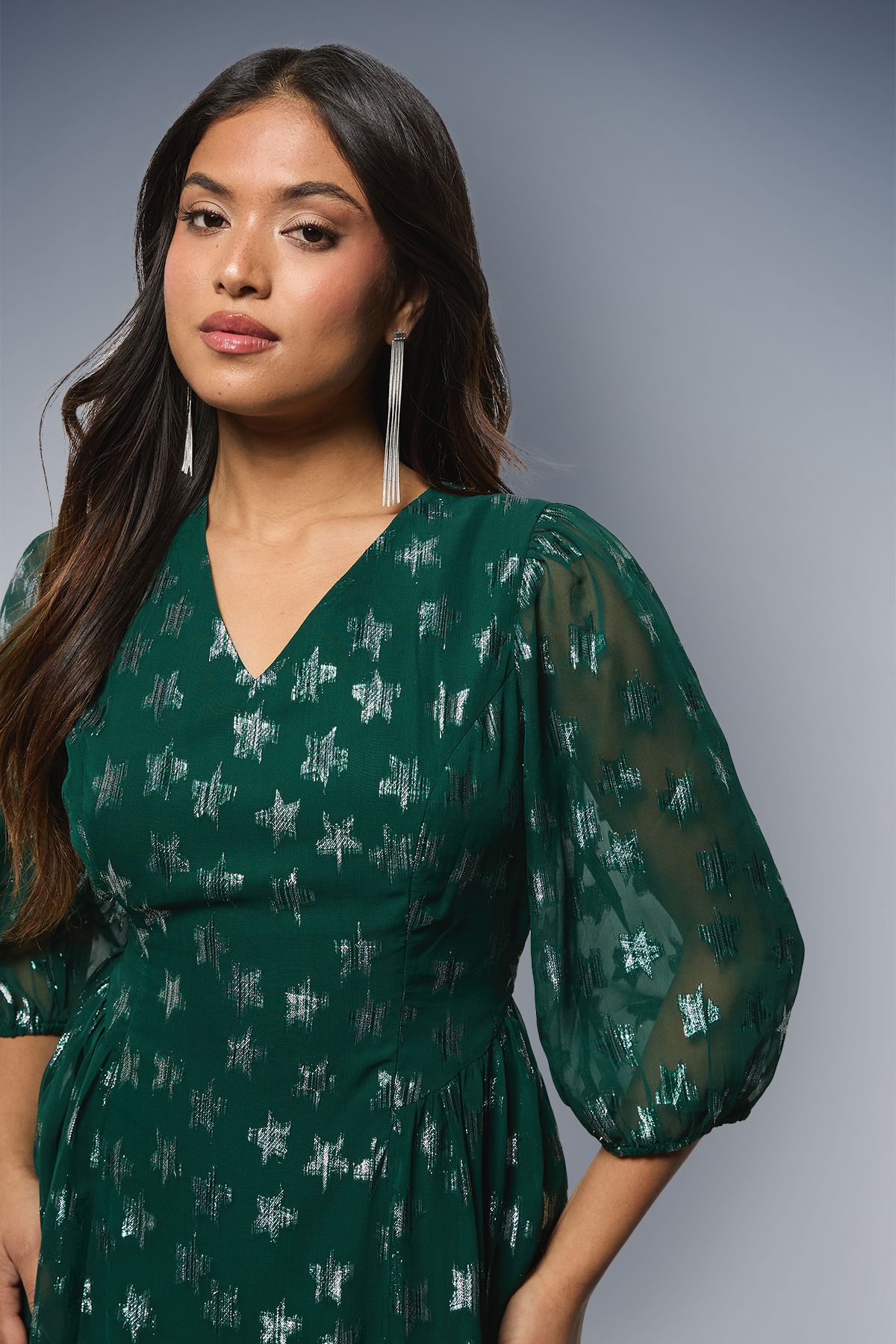 Dorothy Perkins Petite DP Luxe Star Jacquard V Neck Blouson Sleeve Midi Dress Green image 4