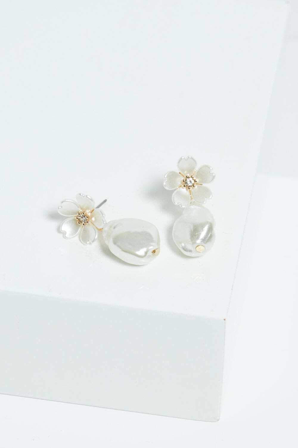 Jon Richard Gold Plated White Floral And Pearl Earrings image 4