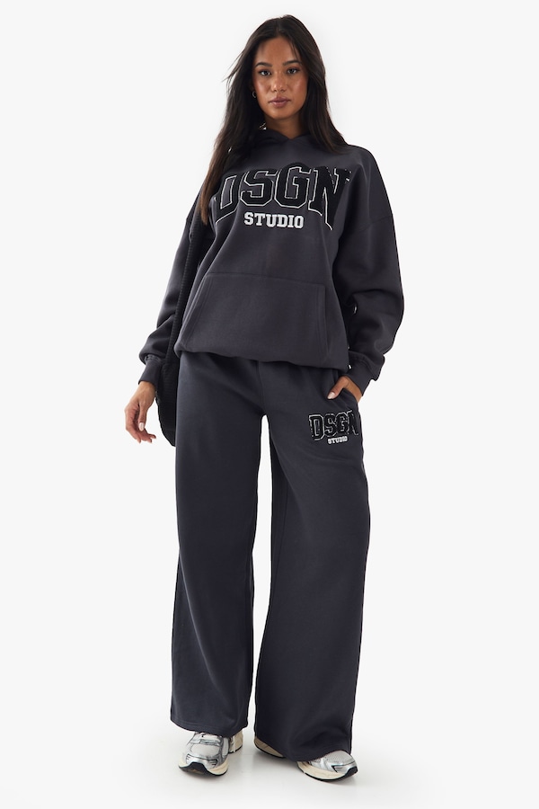 DSGN Studio DSGN Studio Towelling Applique Straight Leg Jogger Charcoal