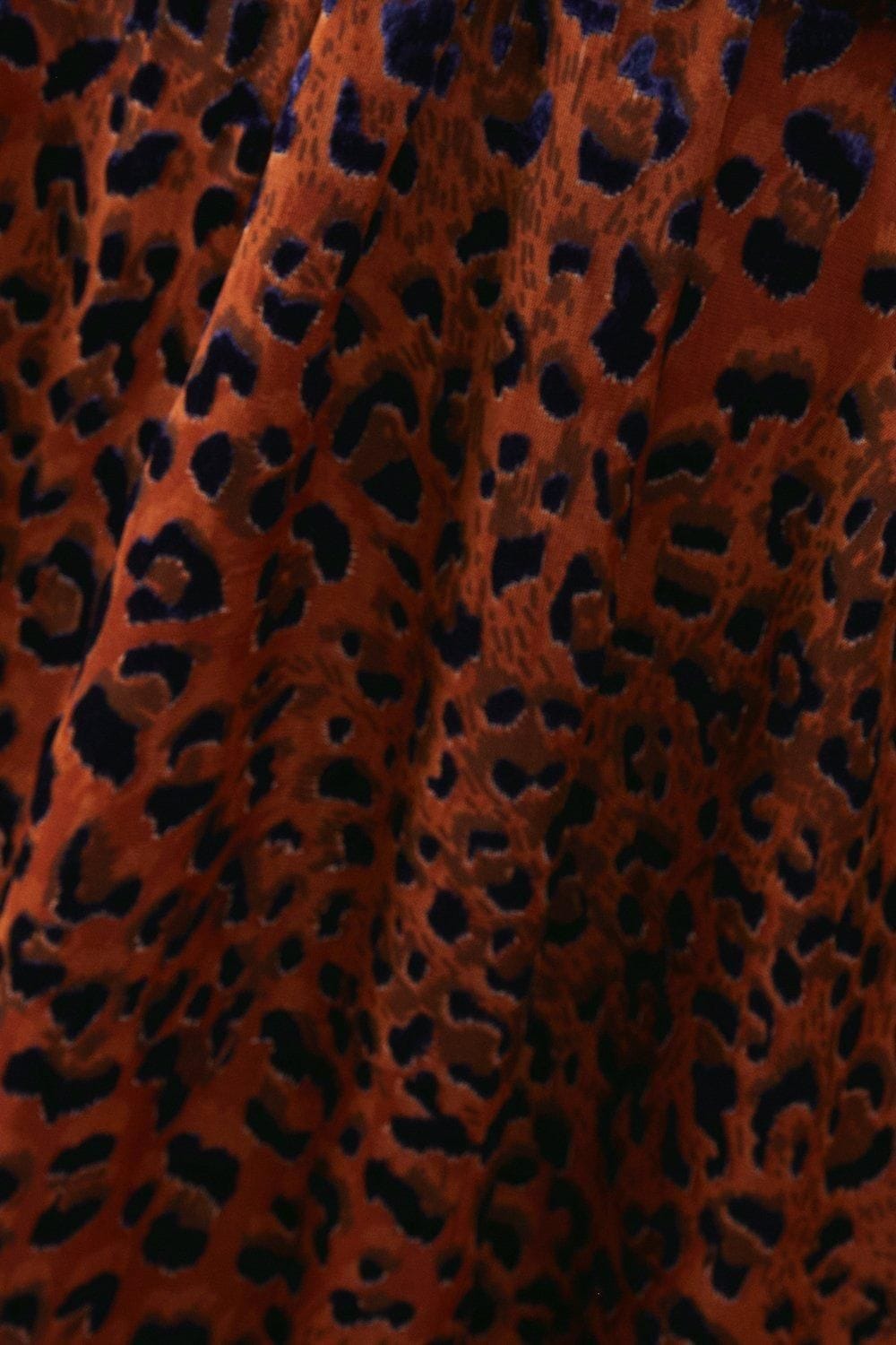 Warehouse Burnout Leopard Velvet Plunge Neck Waisted Midi Dress Leopard image 5