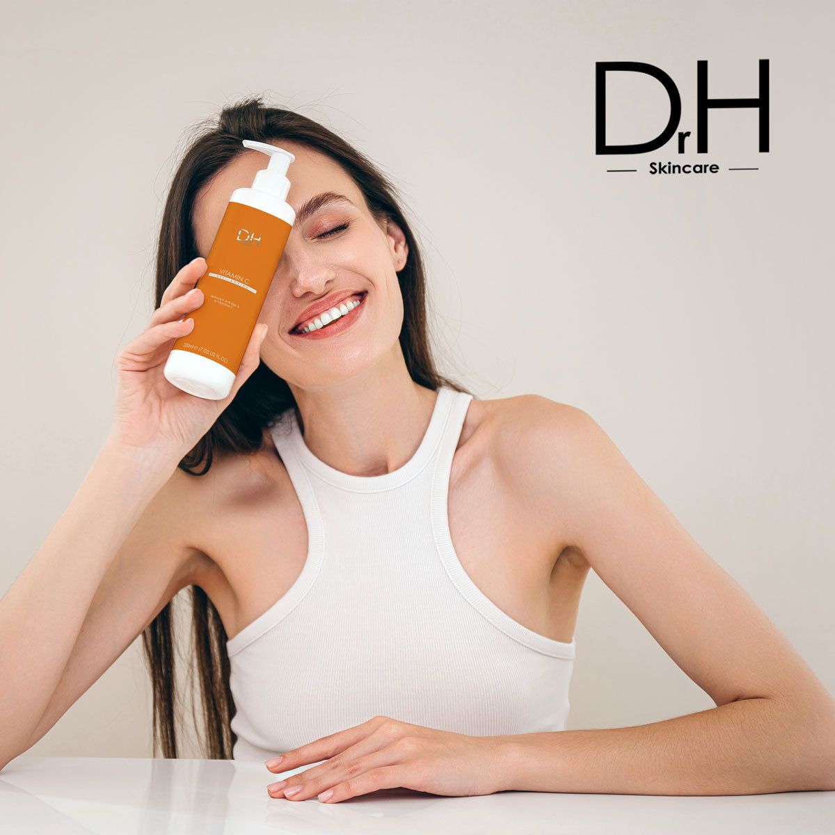 Dr H Vitamin C Anti-Ageing Cleanser 200ml image 5