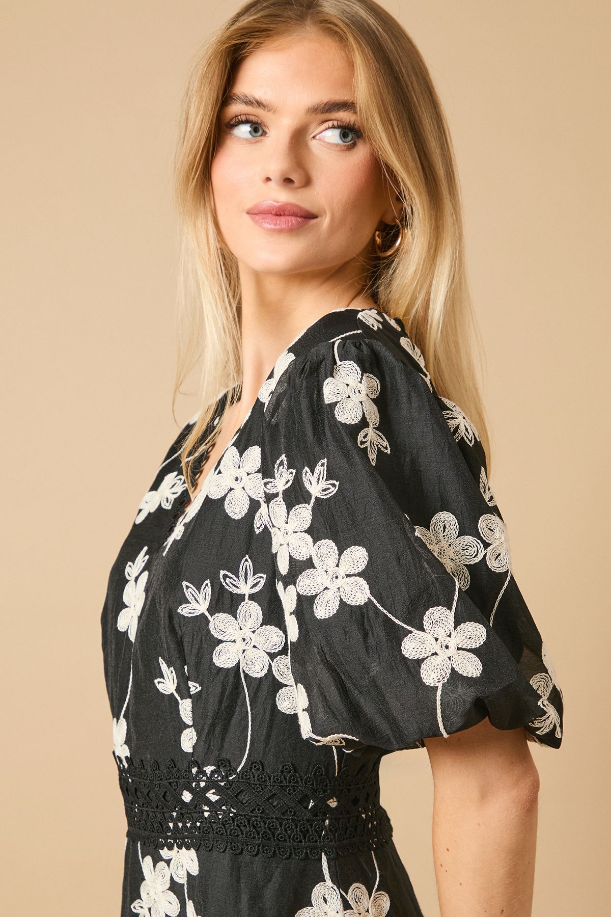 Oasis Lace Trim V Neck Puff Sleeve Midi Dress Black image 3