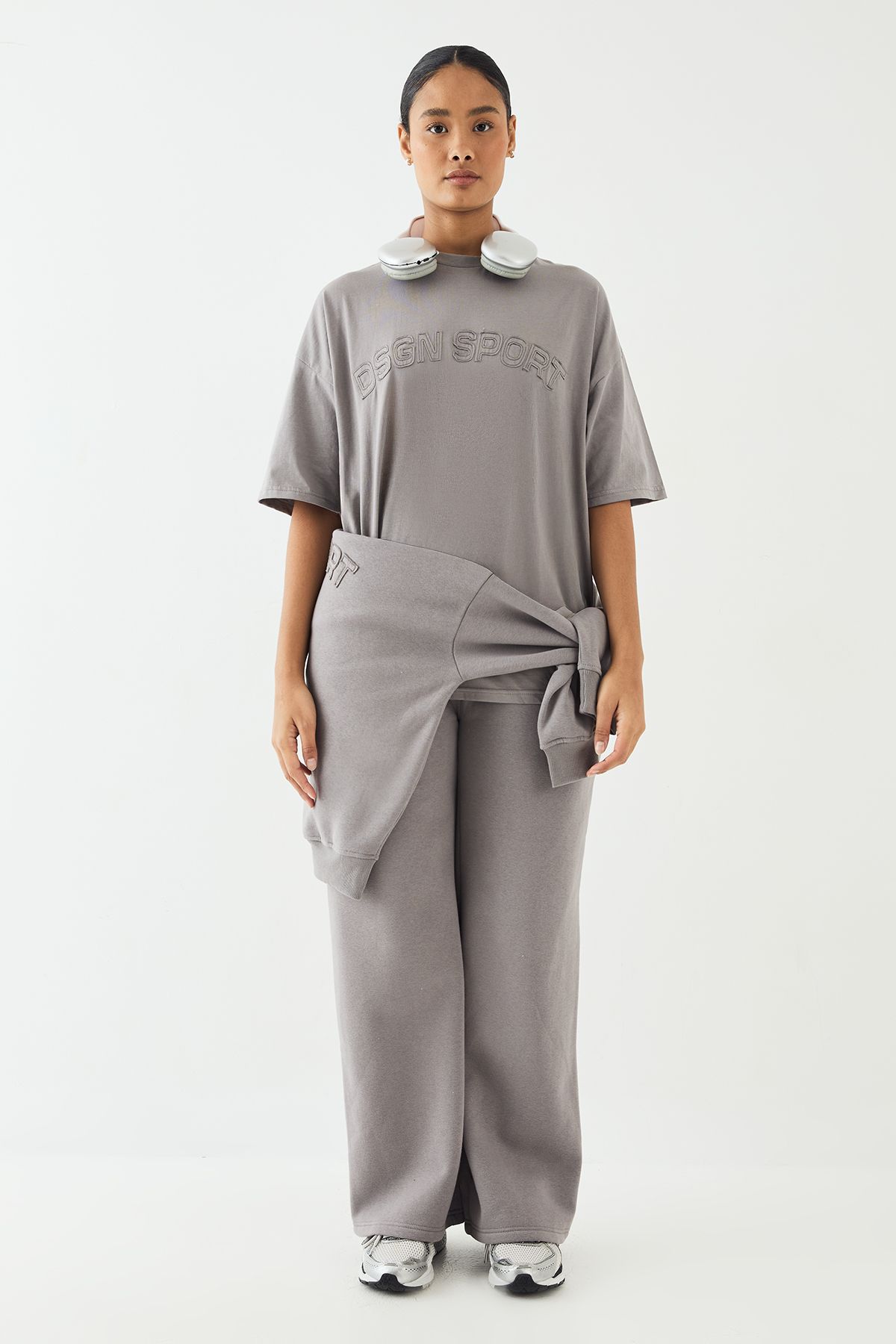 DSGN Studio DSGN Studio Self Fabric Applique Straight Leg Jogger Charcoal image 5