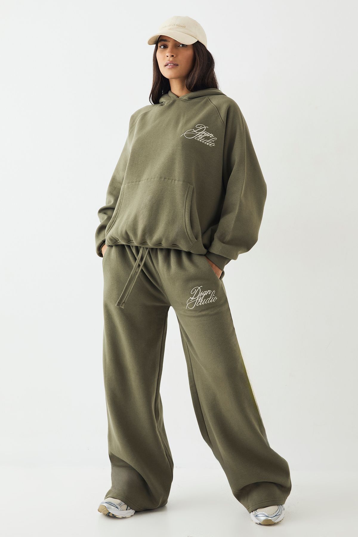 DSGN Studio DSGN Studio Script Oversized Hoodie Olive image 3