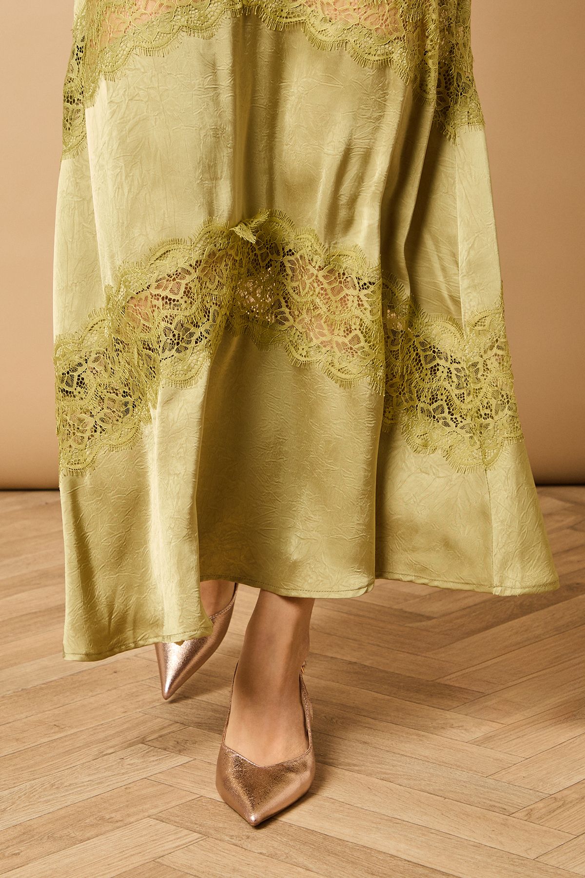 Oasis Dolly Metallic Textured Kitten Heel Slingback Heeled Shoes Rose Gold image 2