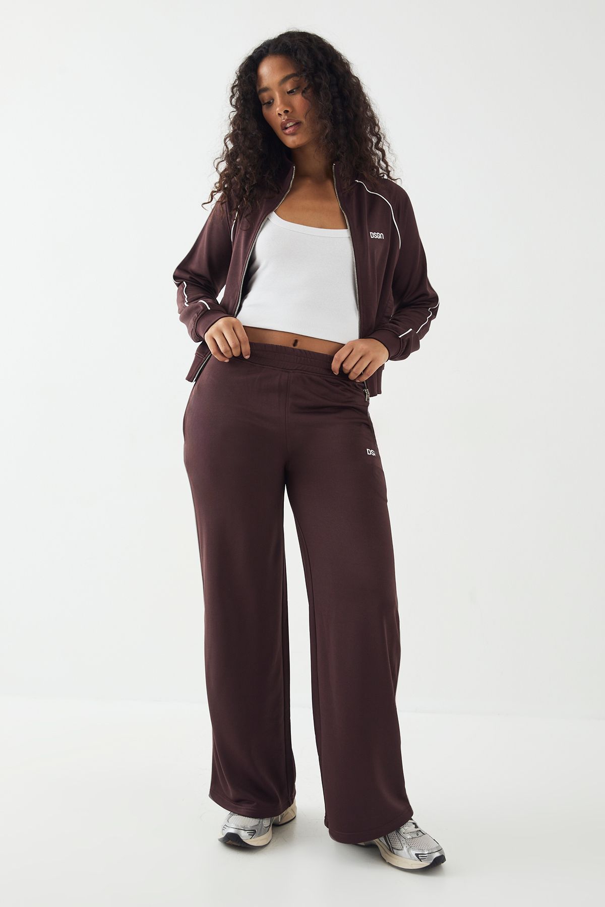DSGN Studio DSGN Studio Tricot Piping Detail Straight Leg Jogger Chocolate image 3