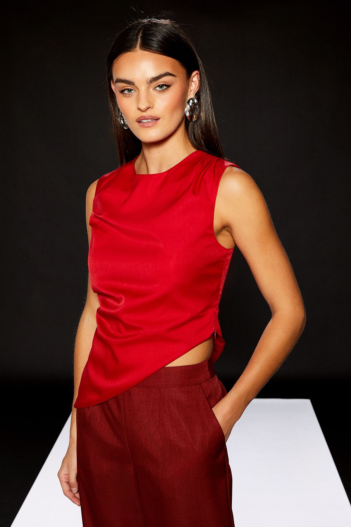 RUNWAY 1.8.1.8 Runway 1.8.1.8 Sleeveless Asymmetric Hem Top Red