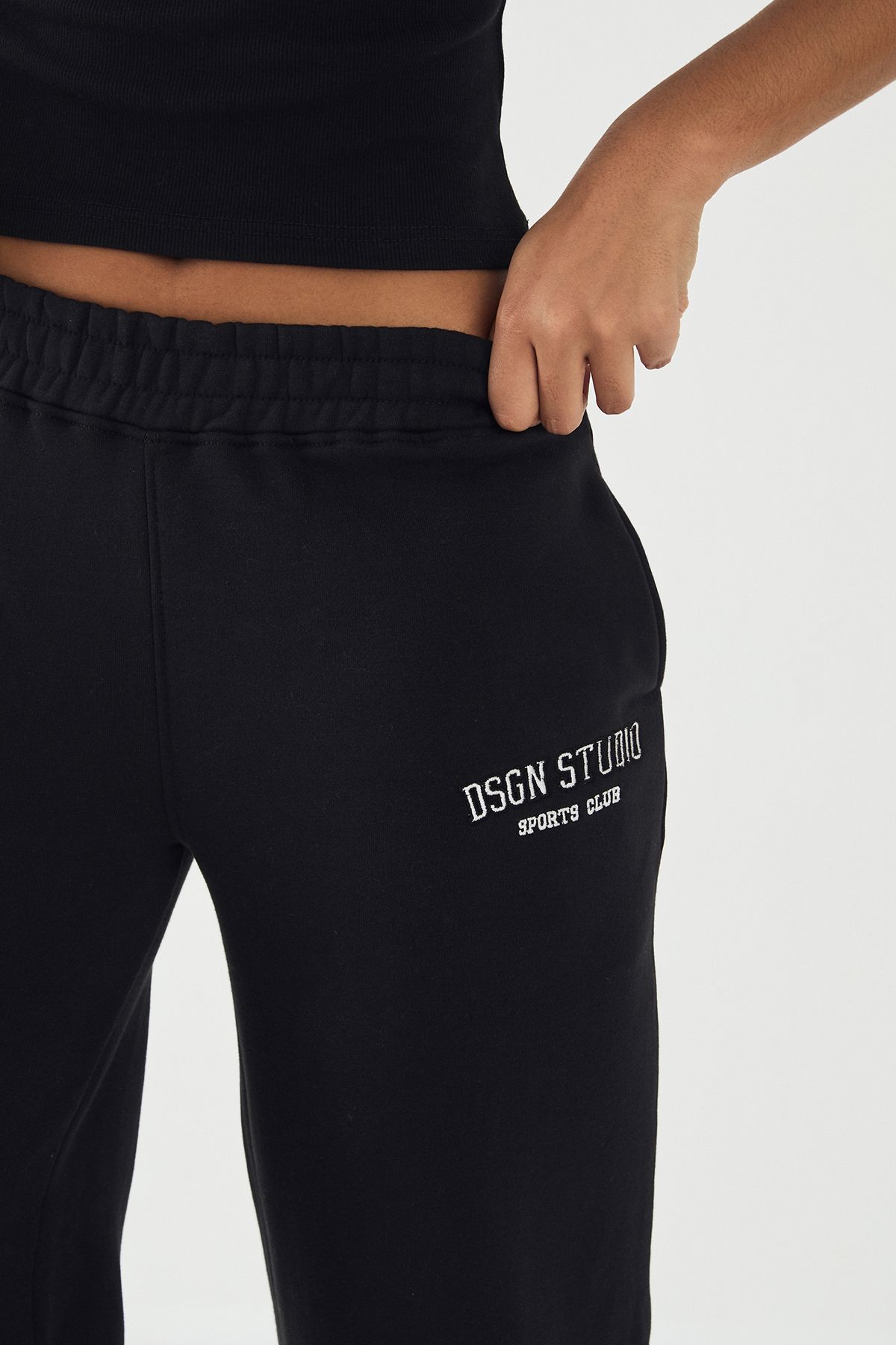 DSGN Studio DSGN Studio Collegiate Applique Straight Leg Jogger Black image 4