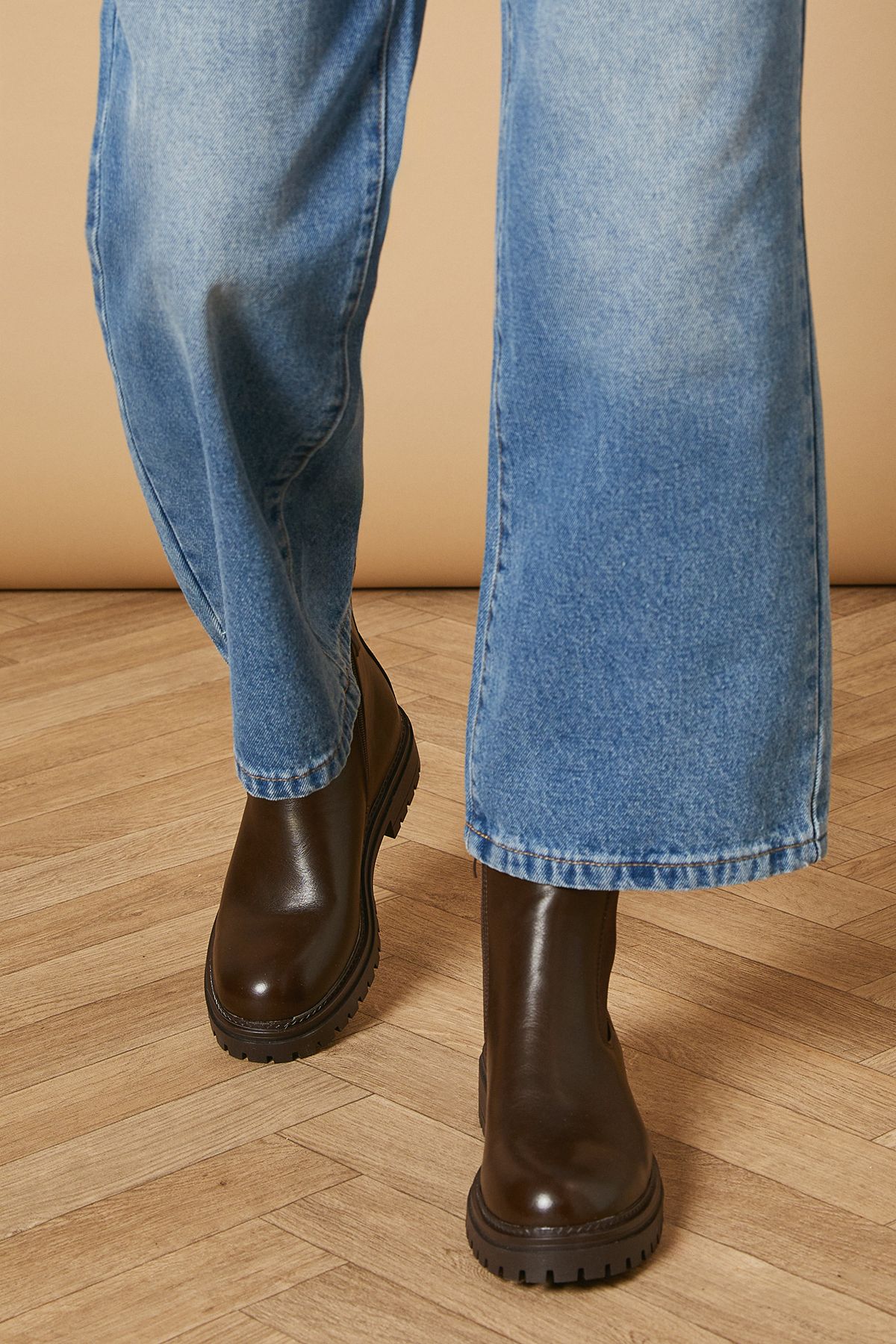 Oasis Melba Chunky Chelsea Ankle Boots Chocolate image 2