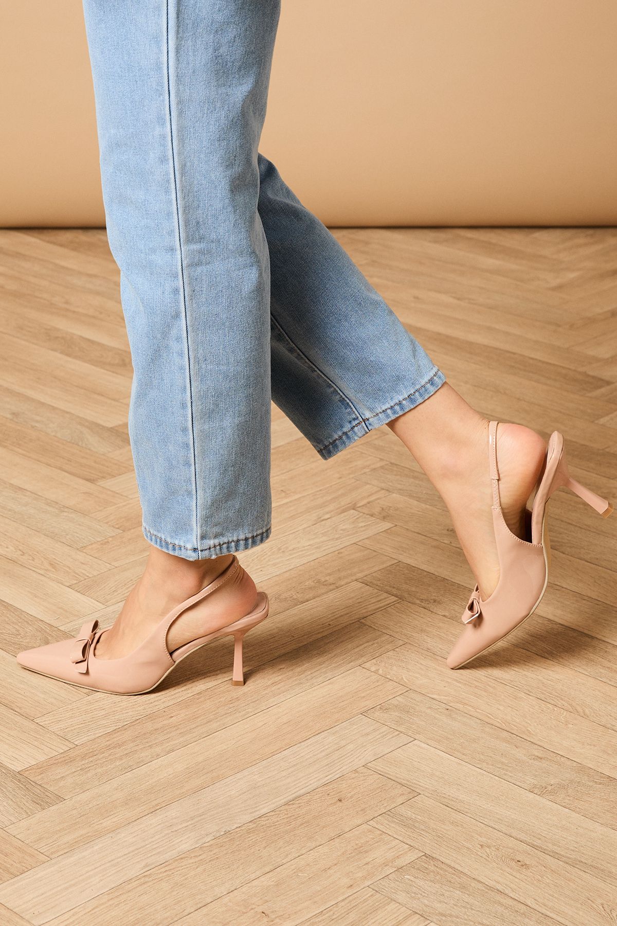 Oasis Manuela Faux Patent Bow Detail High Stiletto Heel Court Shoes Blush image 1