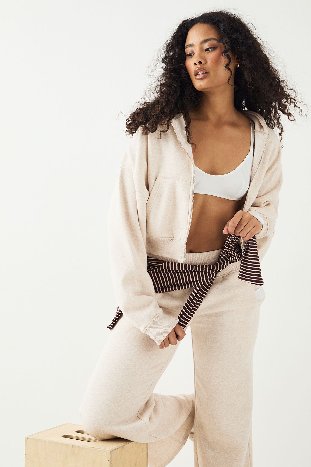 DSGN Studio DSGN Studio Boxy Crop Zip Through Hoodie Oatmeal image 3