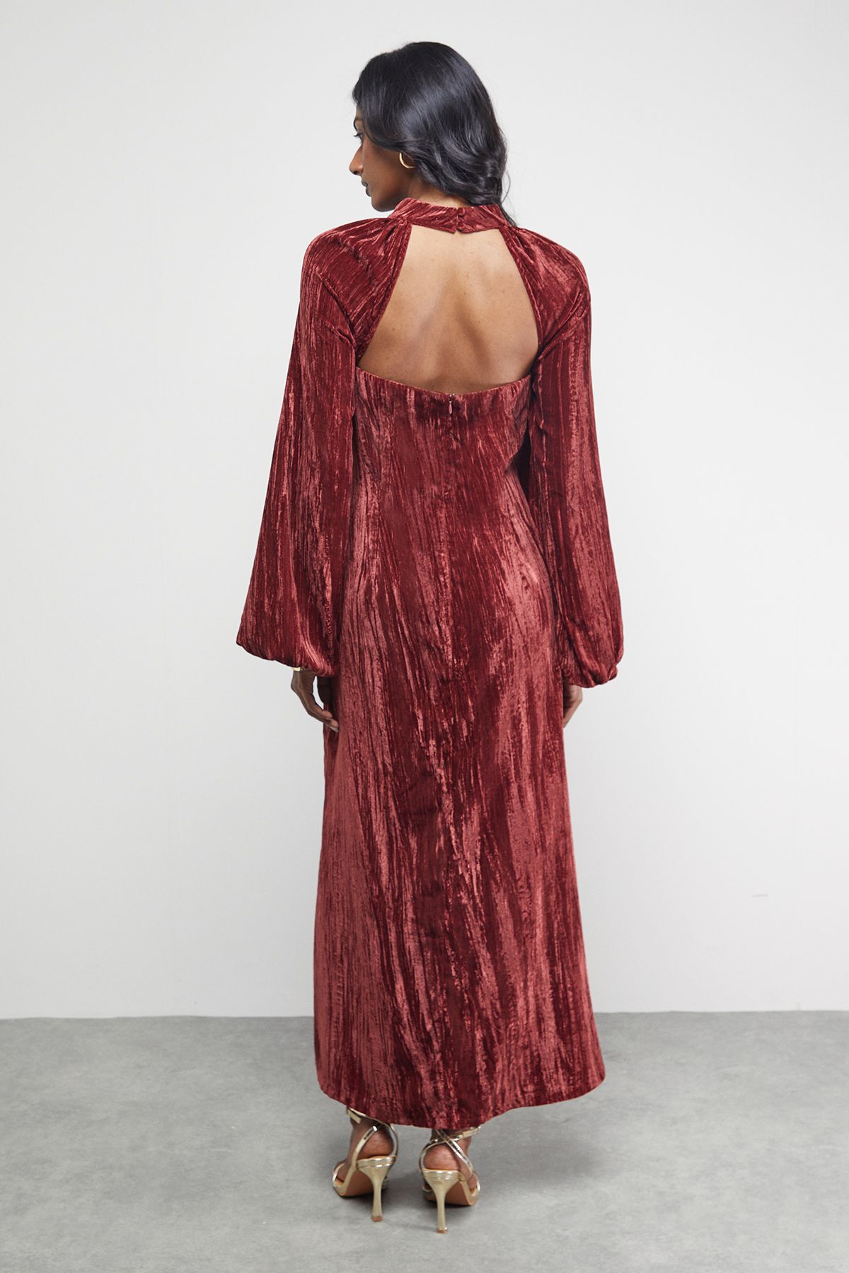 Warehouse Crinkle Velvet Cutout Blouson Sleeve Midi Dress Burgundy image 3