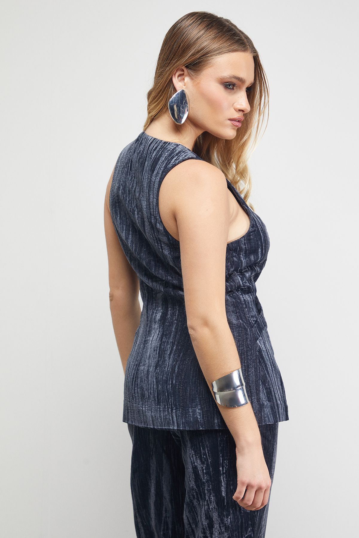 Warehouse Crushed Velvet Longline Waistcoat Dark Grey image 3