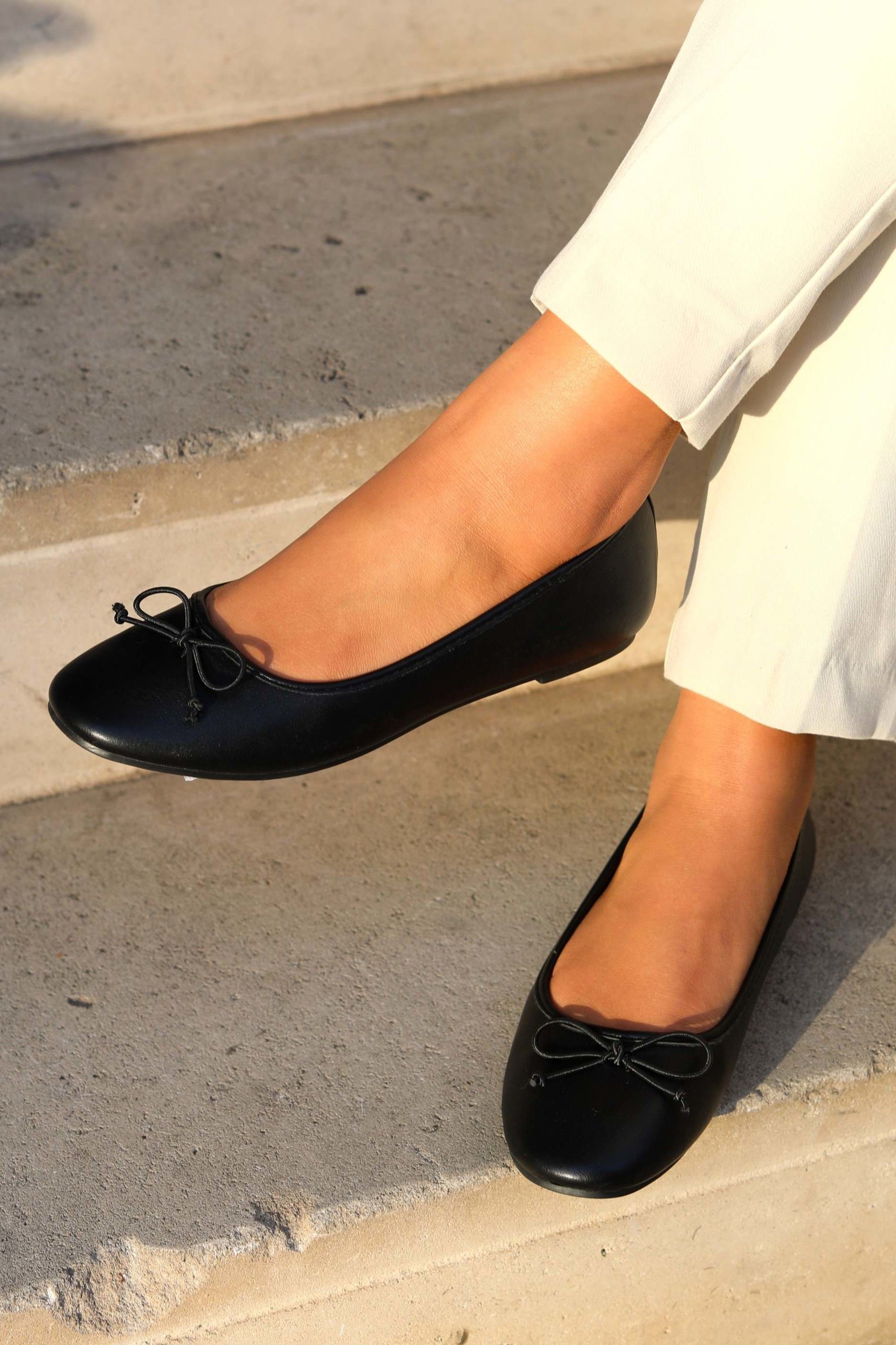 Linzi Este Black Faux Leather Pump image 5