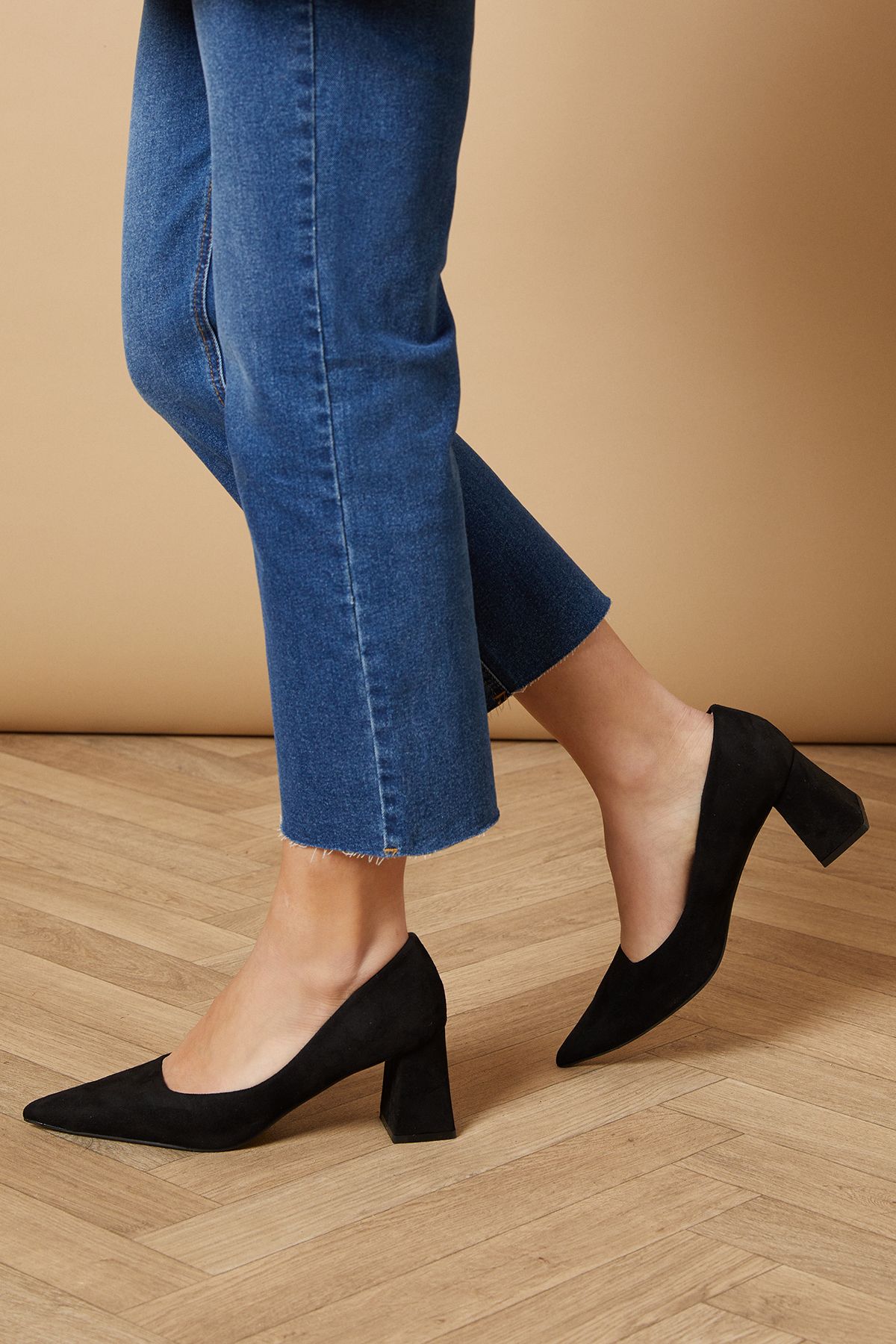 Oasis Vern Faux Suede Pointed Block Court Shoes Natural Black image 2