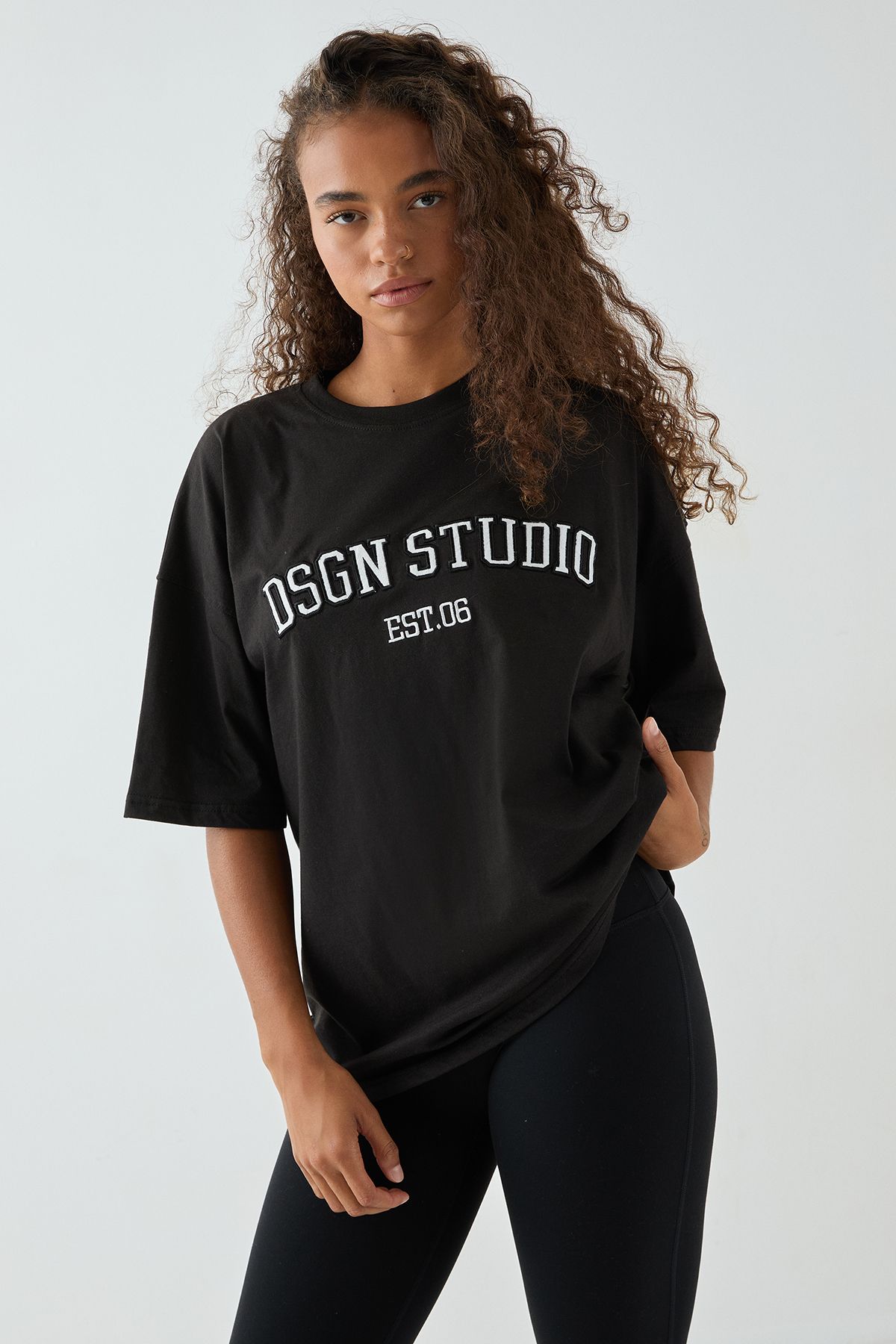DSGN Studio DSGN Studio Applique Oversized T-shirt Black image 4