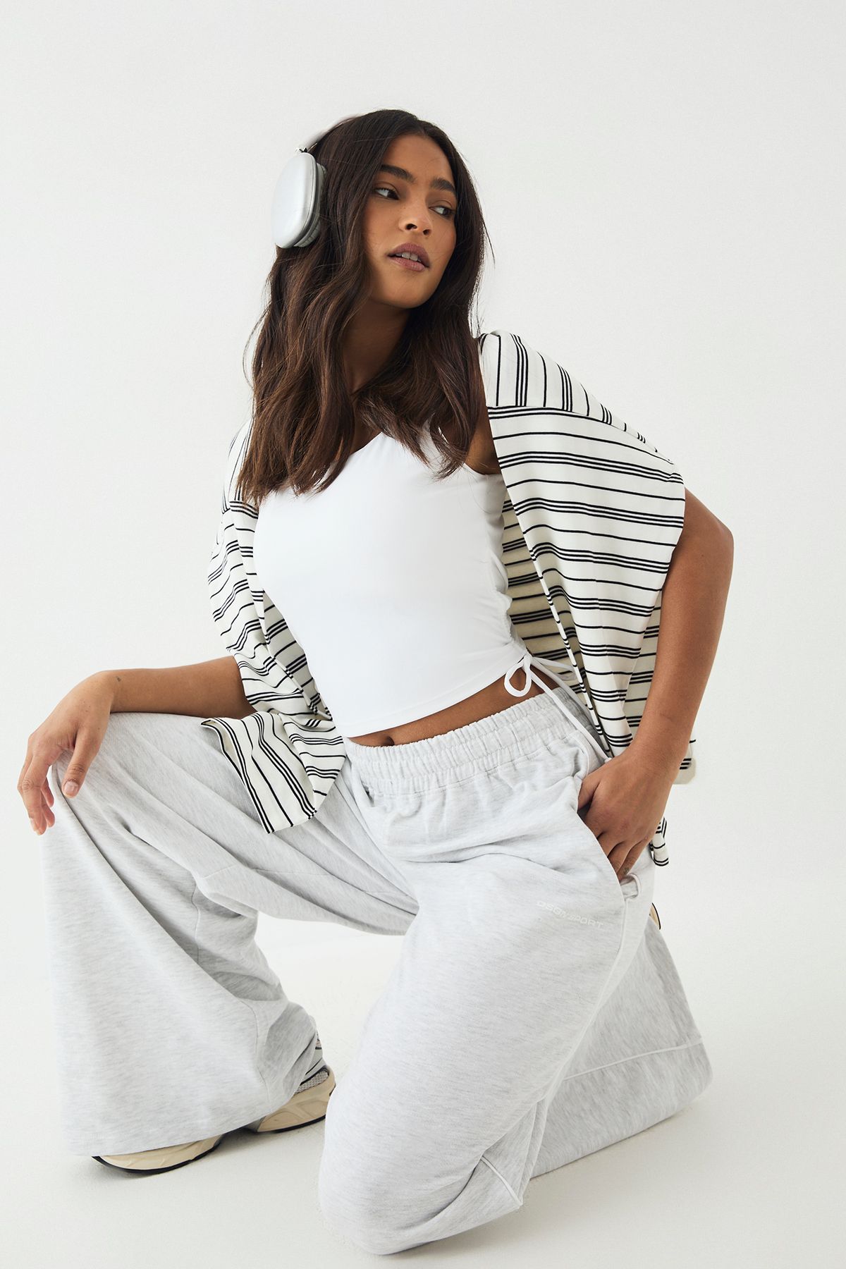 DSGN Studio DSGN Studio Piping Detail Mid Rise Wide Leg Jogger Ash Grey image 3