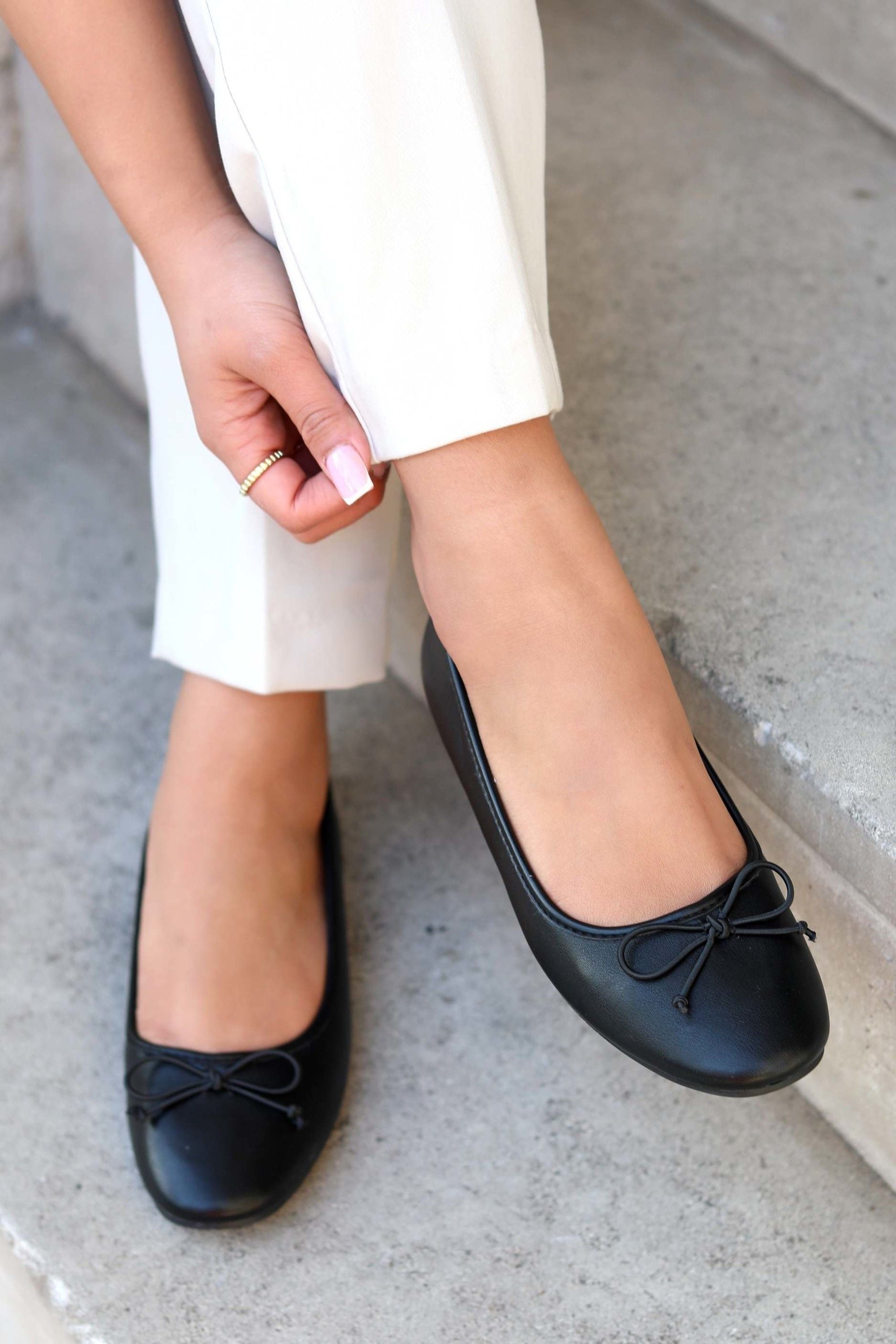 Linzi Este Black Faux Leather Pump image 2