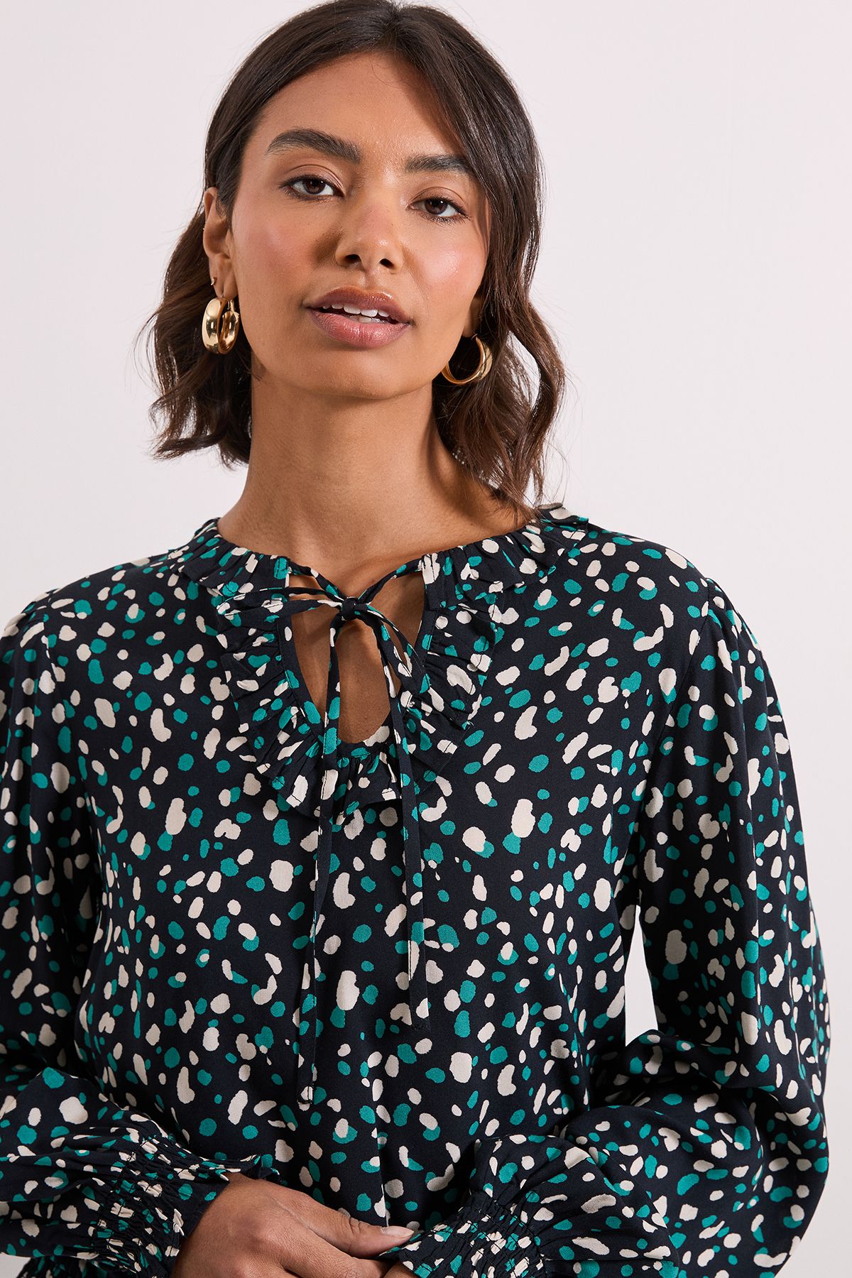 Dorothy Perkins Abstract Shirred Hem Tie Front Long Sleeve Top Black image 4