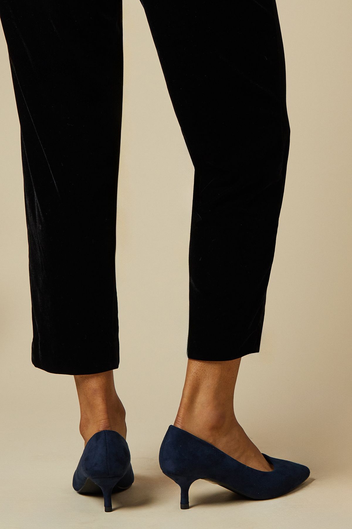 Dorothy Perkins Wide Fit Dove Kitten Heel Court Shoes Navy image 3