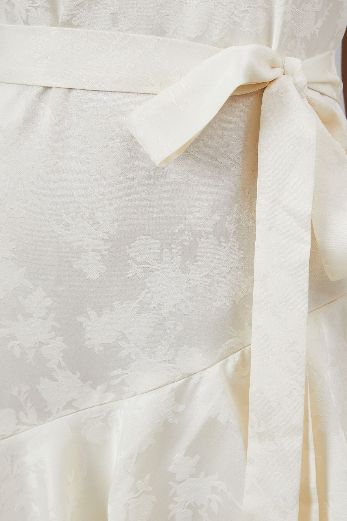 Oasis Satin Jacquard Ruffle Halter Neck Bridesmaid Dress Champagne image 5