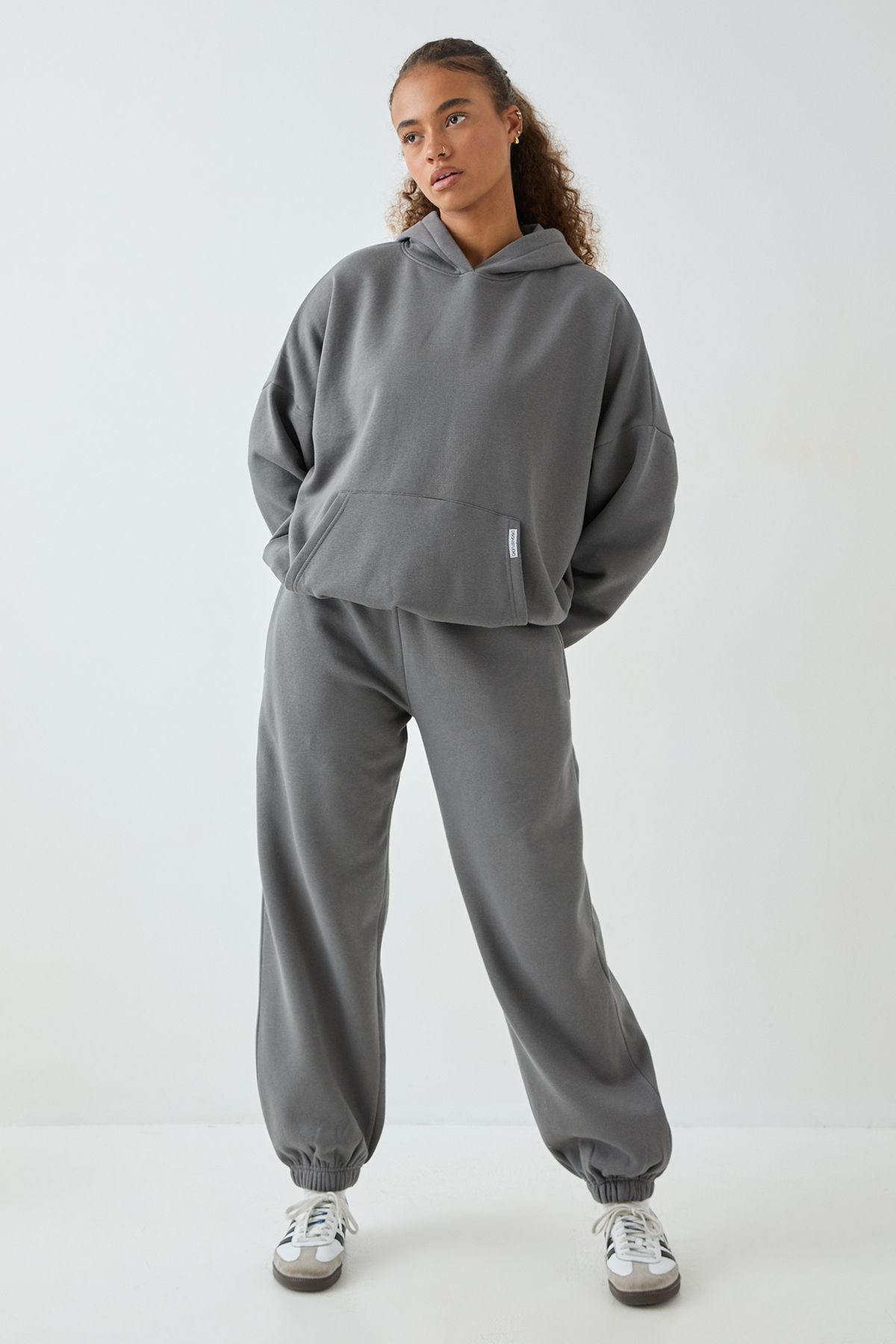 DSGN Studio DSGN Studio Oversized Cuffed Jogger Charcoal image 3