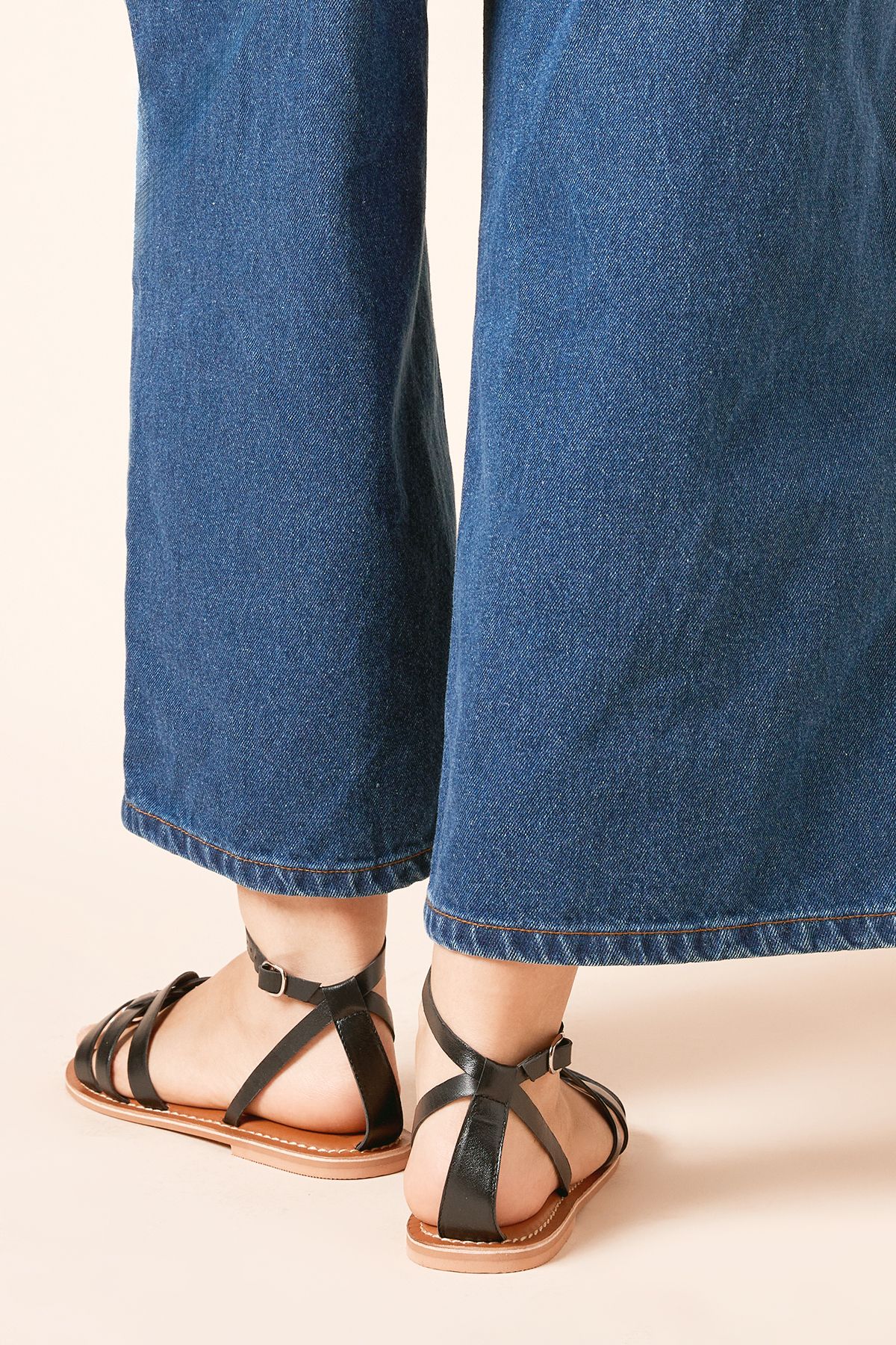 Dorothy Perkins Wide Fit Jaleesa Real Leather Woven Flat Sandals Black image 4