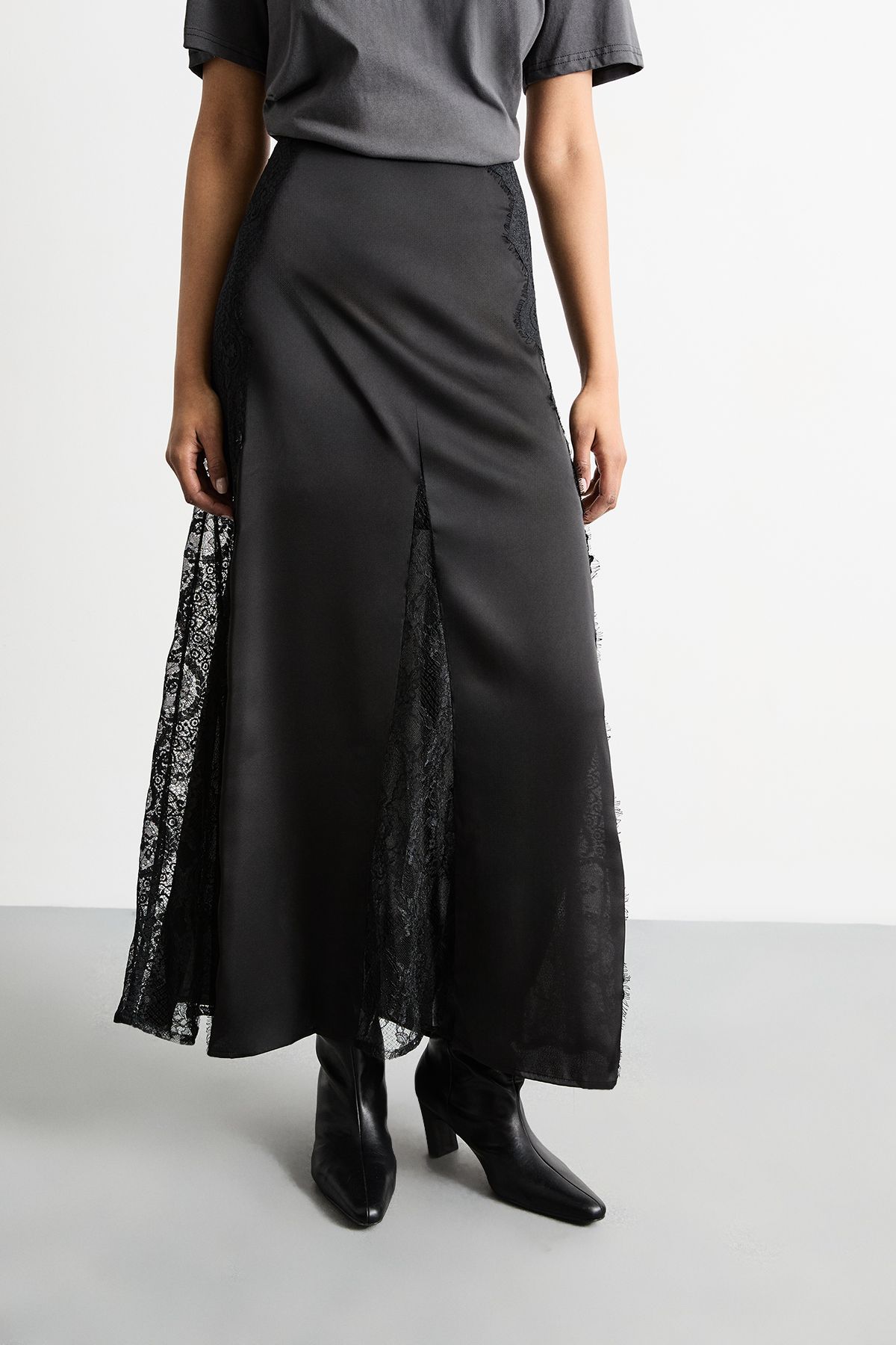 RUNWAY 1.8.1.8 Runway 1.8.1.8 Delicate Lace Detail Satin Maxi Skirt Black image 2