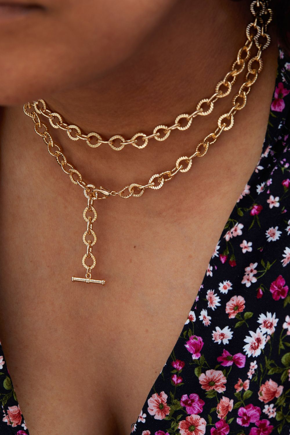 Mood Gold Polished Textured Chain Belt image 3