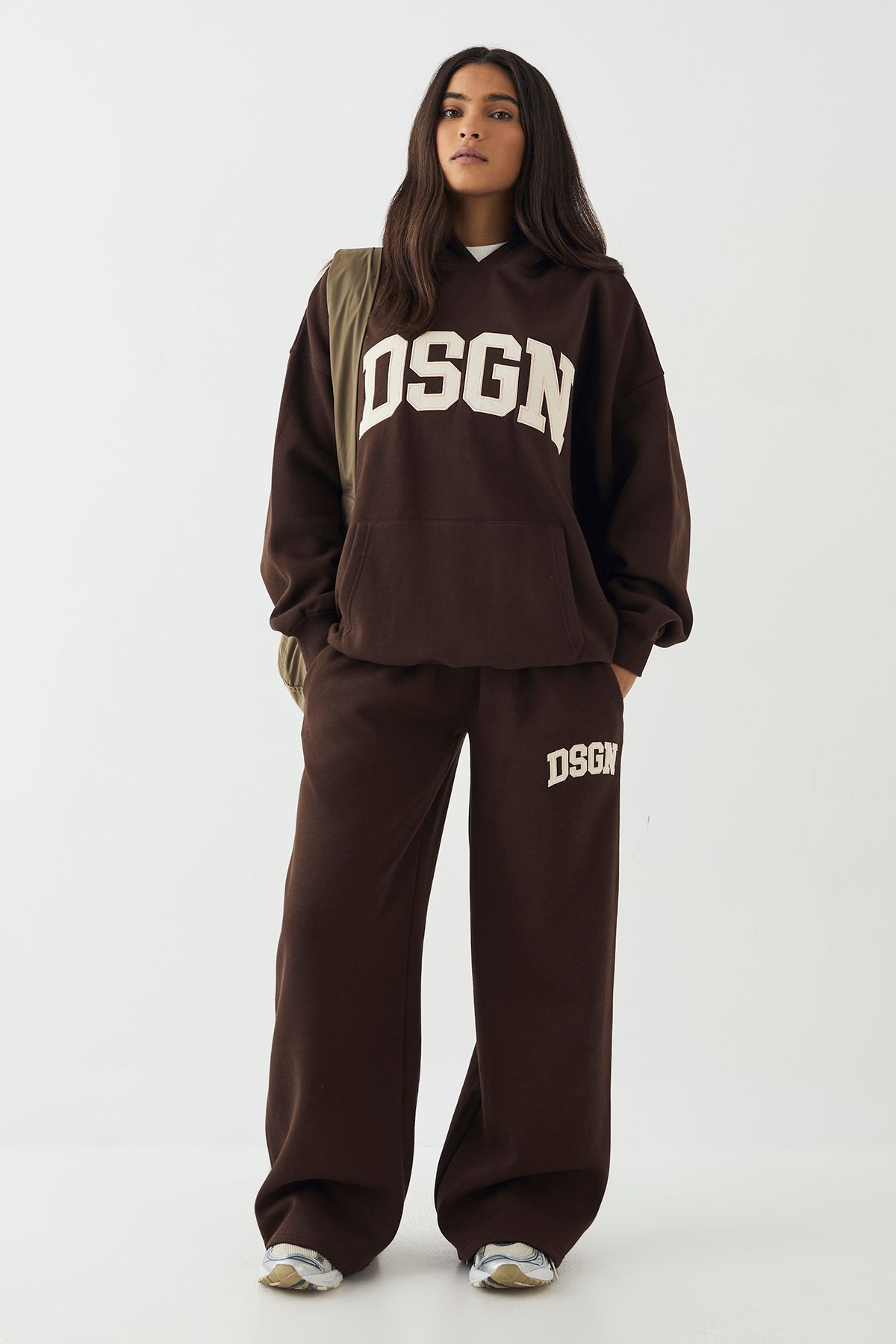 DSGN Studio DSGN Studio Cord Applique Straight Leg Jogger Dark Chocolate image 3