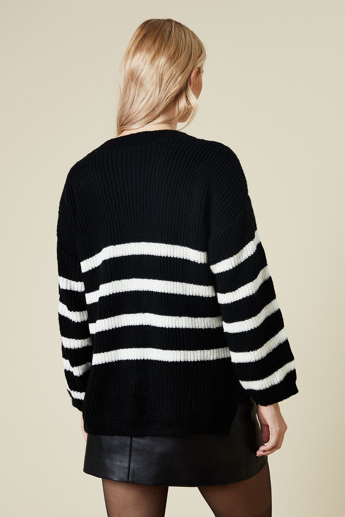 Dorothy Perkins V Neck Jumper Mono image 3