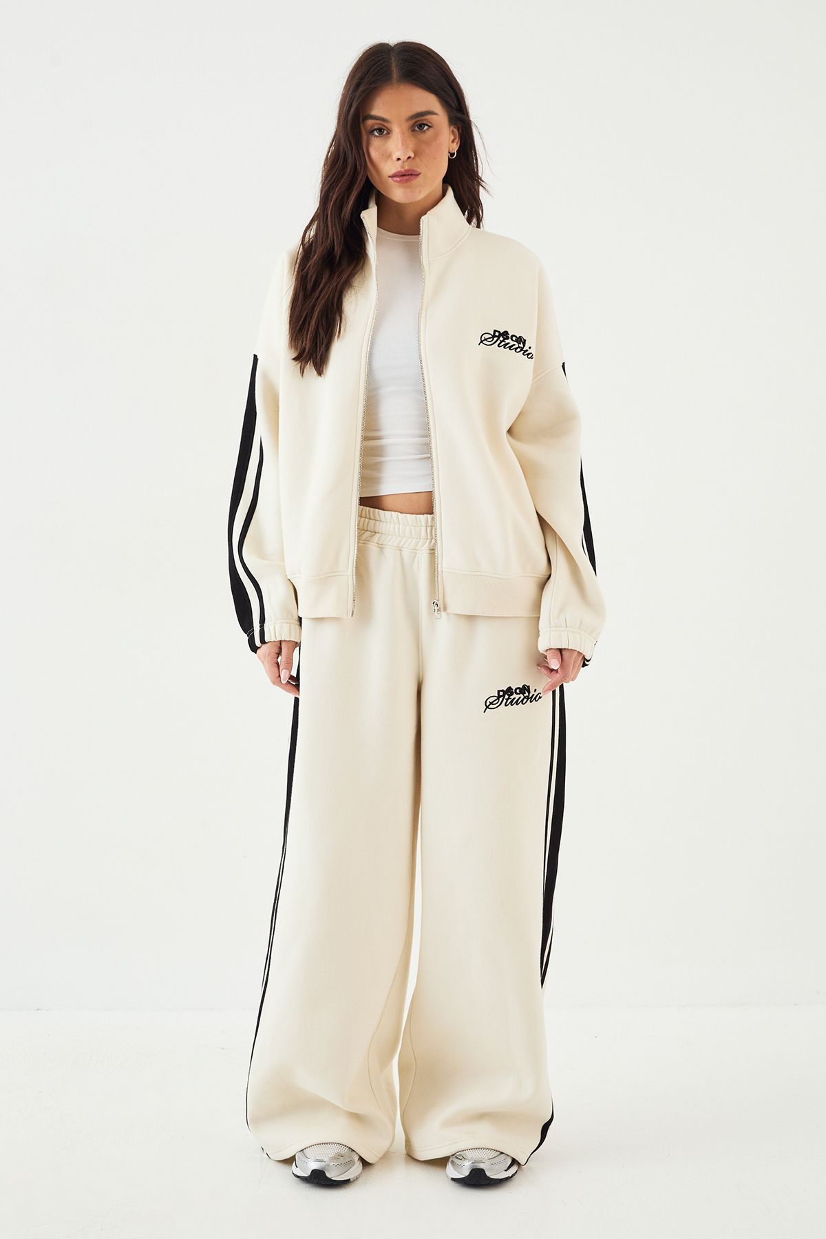 DSGN Studio DSGN Studio Oversized Wide Leg Jogger Cream image 5