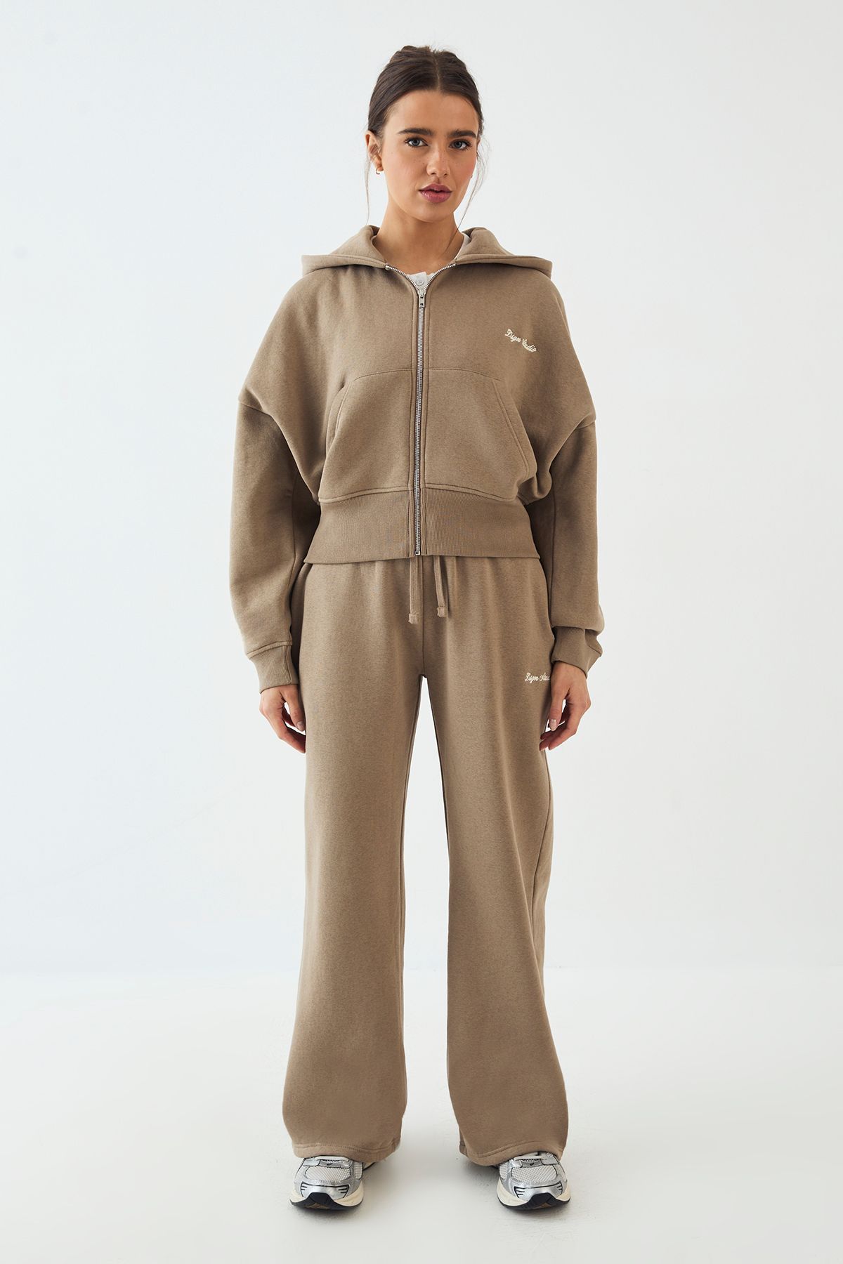 DSGN Studio DSGN Studio Deep Hem Boxy Crop Zip Through Hooded Tracksuit Khaki image 5