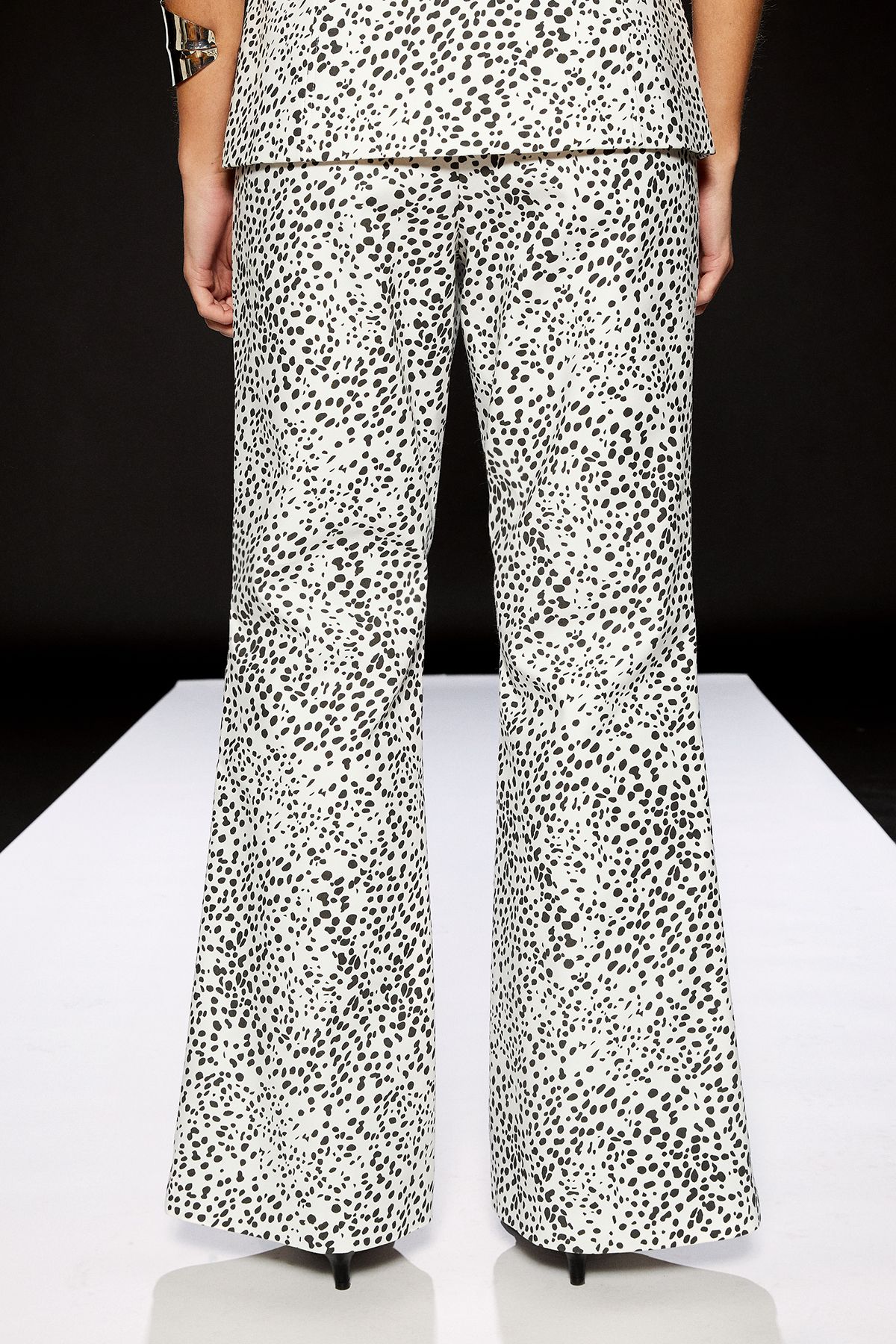 RUNWAY 1.8.1.8 Runway 1.8.1.8 Spot Fitted Flare Trouser Mono image 3