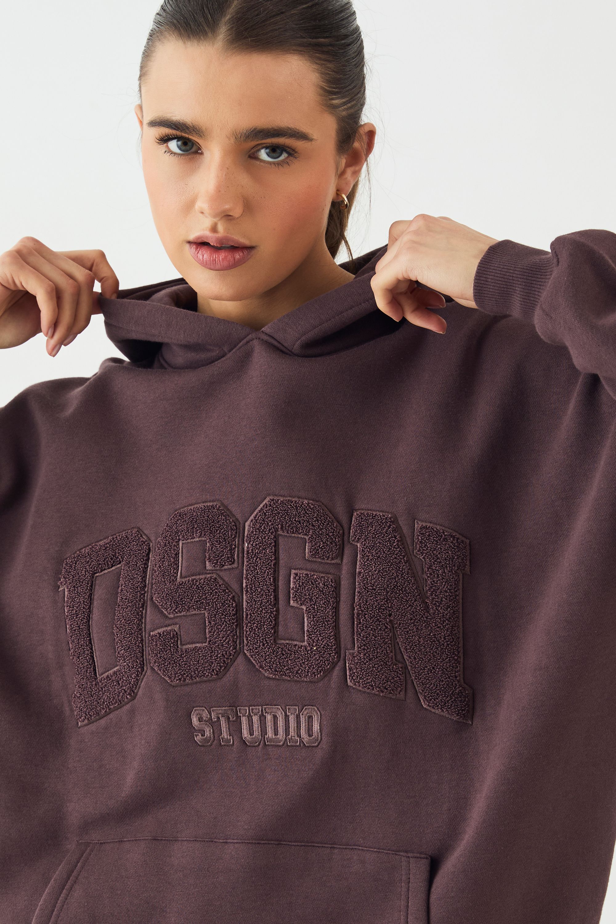 DSGN Studio DSGN Studio Towelling Applique Oversized Hoodie Chocolate image 4