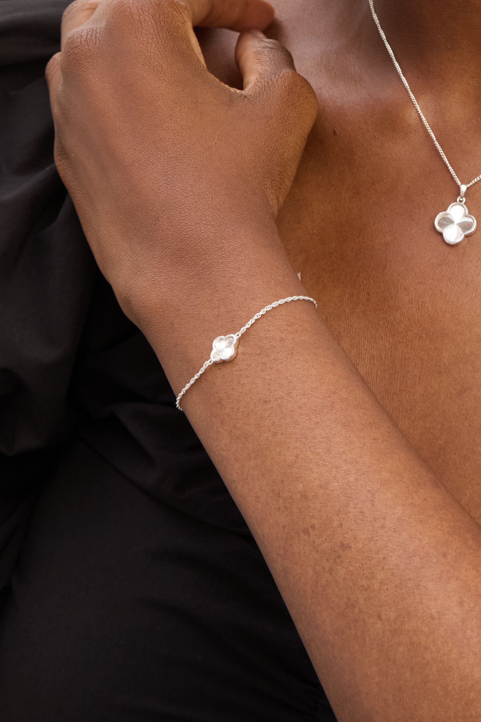 Simply Silver Sterling Silver 925 Polished Diamond Cut Clover Bracelet image 3