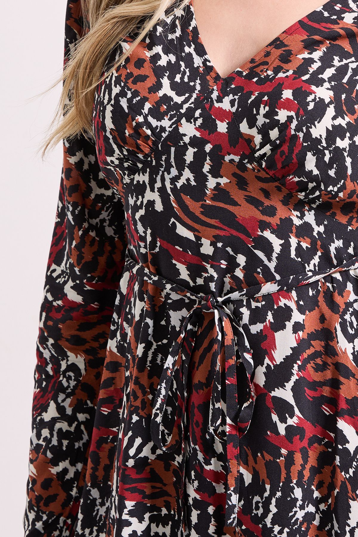 Dorothy Perkins Shirred Shoulder Empire Long Sleeve Mini Dress Animal image 4