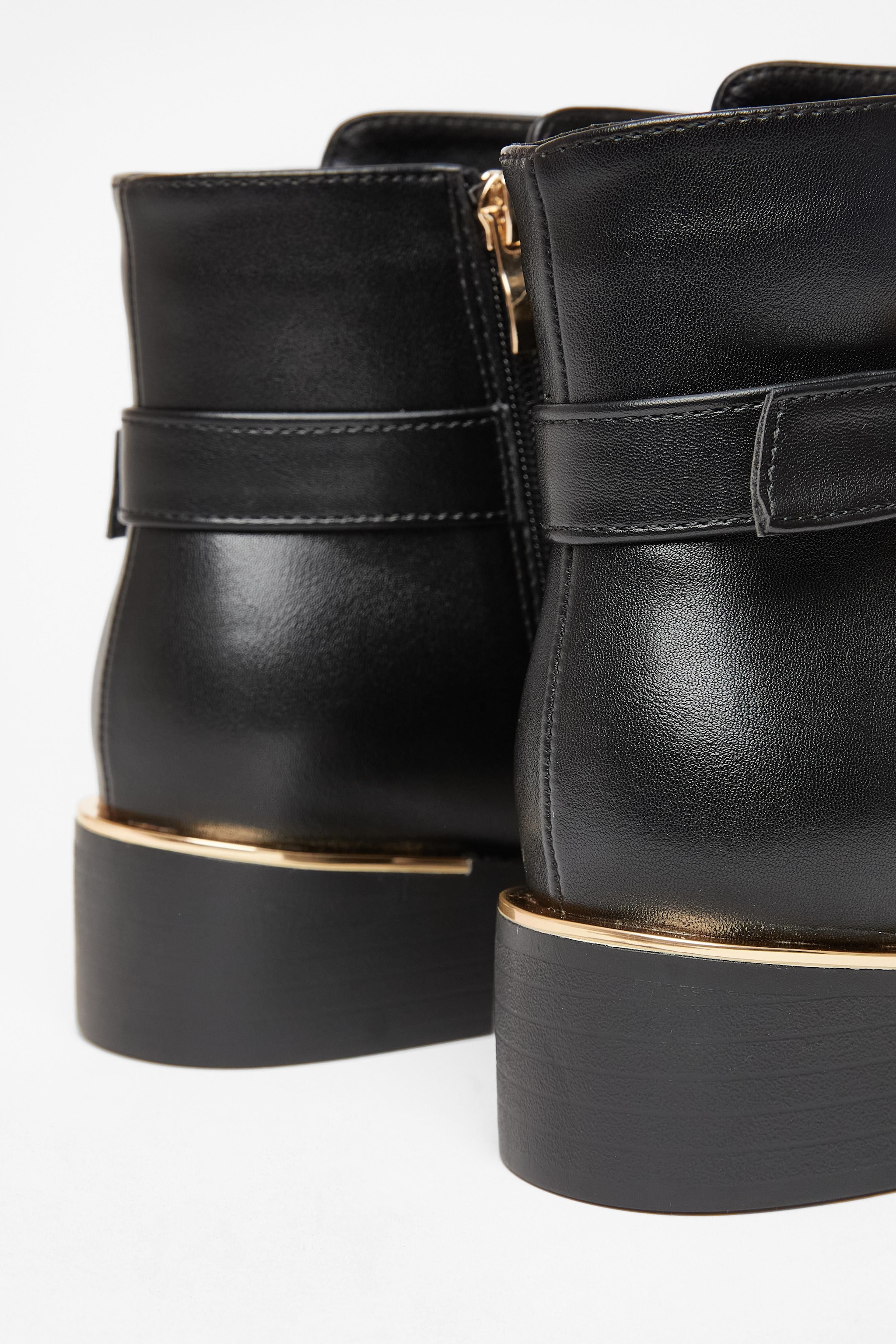 Quiz Black Wide Fit Buckle Chelsea Boots image 4