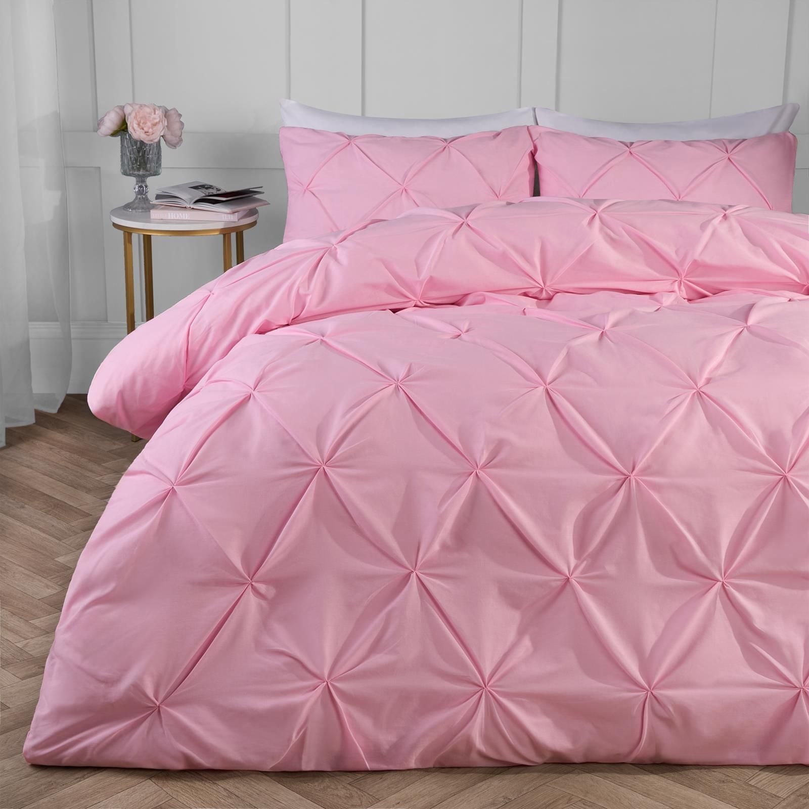 OHS Diamond Pintuck Duvet Cover with Pillowcase image 1