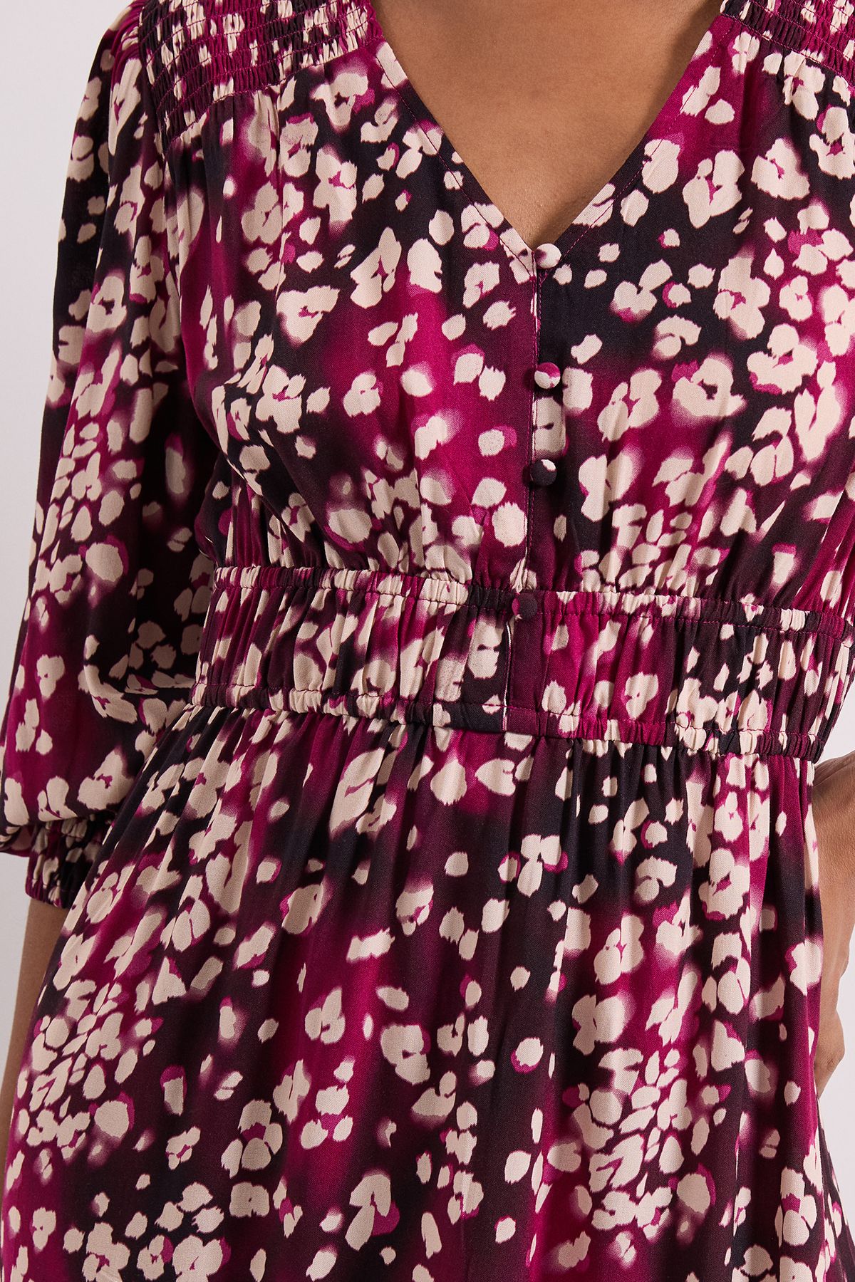 Dorothy Perkins Burgundy Animal Shirred Detail Blouson Sleeve Midi Dress Burgundy image 5