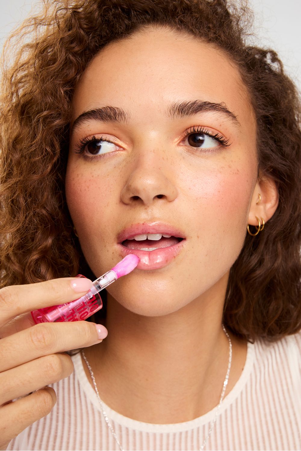 Revolution Pout Lip Oil Raspberry Pink image 4