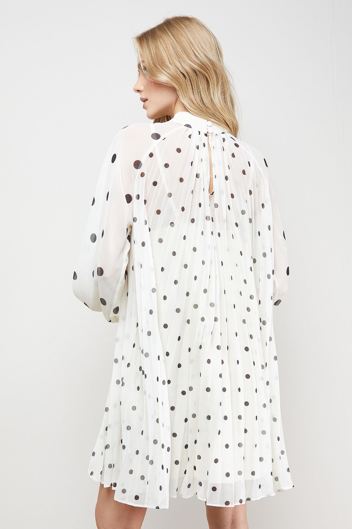 Oasis Printed Pleated Tie Neck Balloon Sleeve Mini Smock Dress Ivory image 3